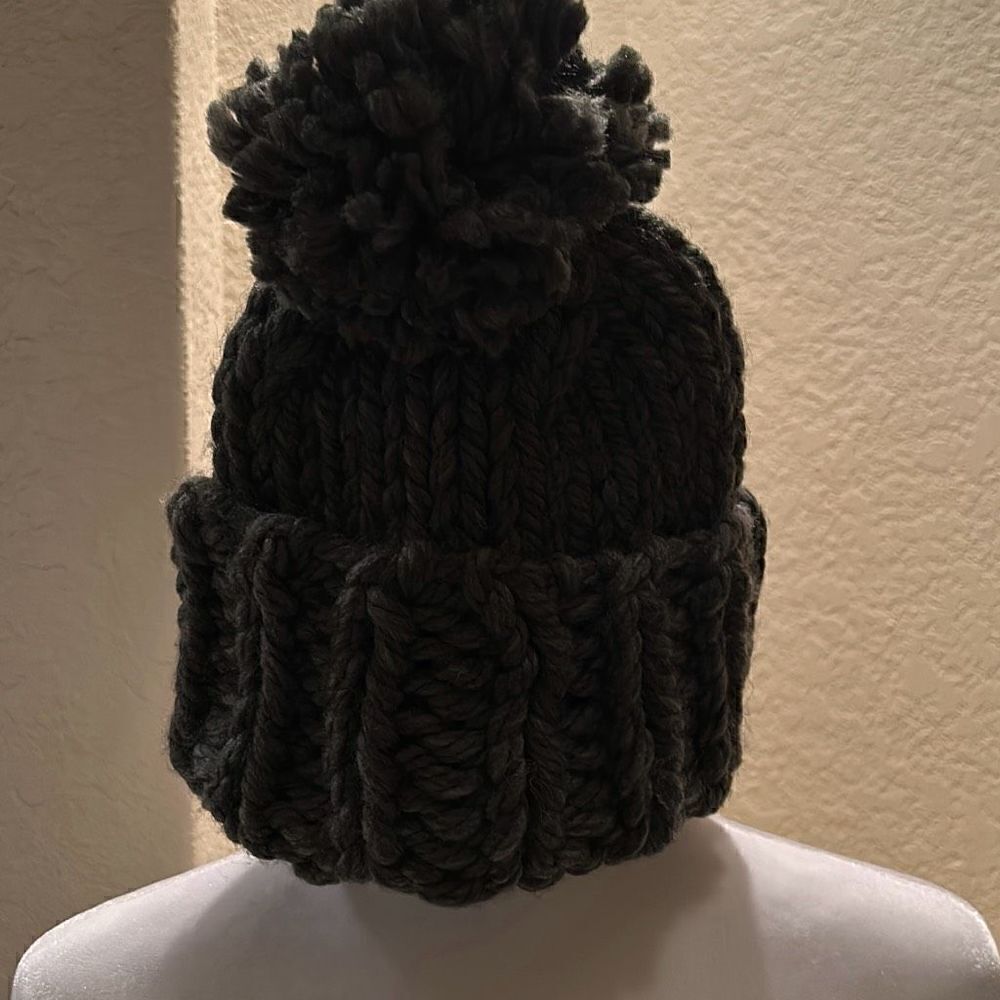 Hat Attack Womens Pom Pom Beanie Boggin Chunky Knit Ribbed Cuffed Black NWOT